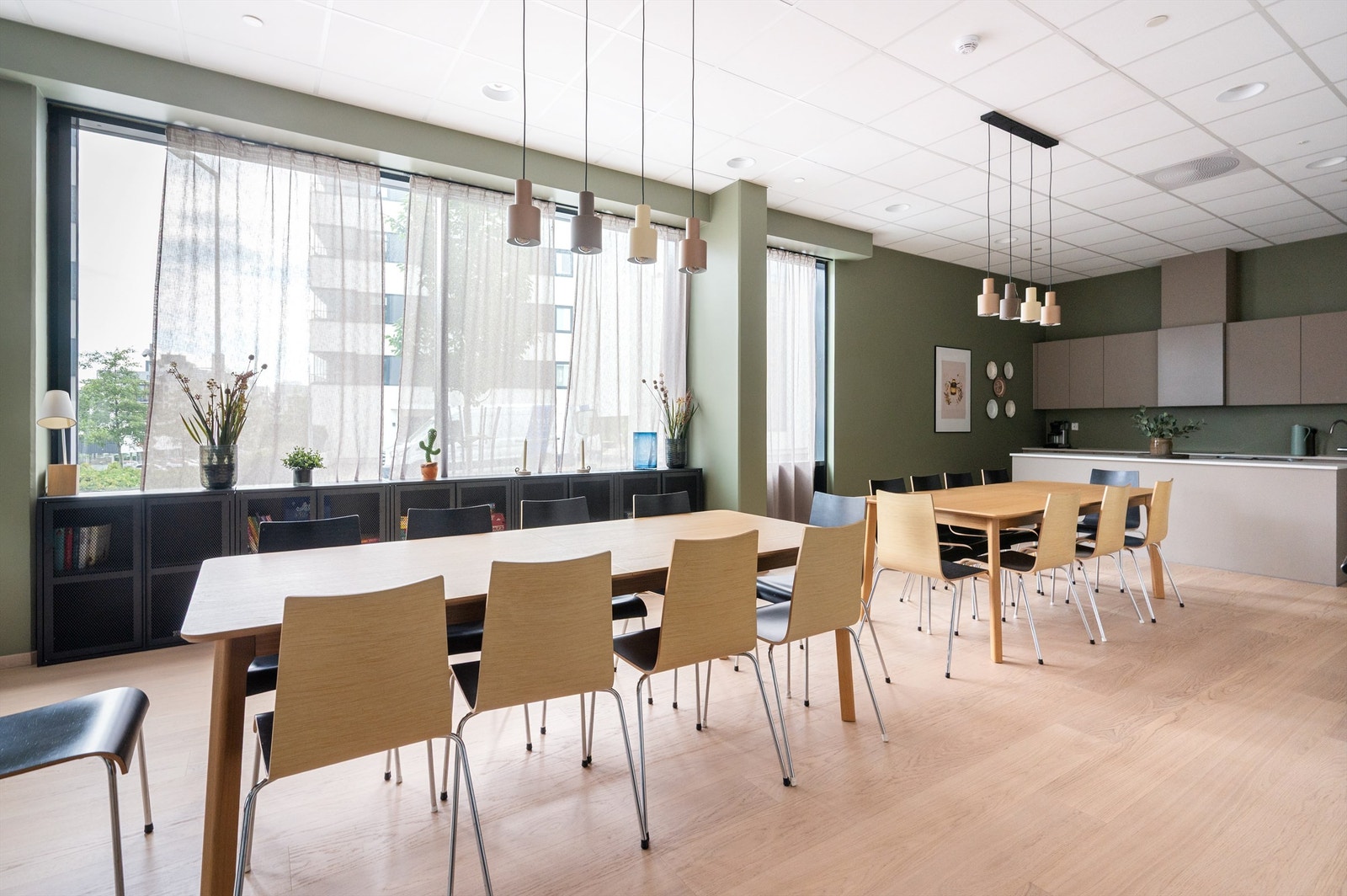 Enhver beboer (over 18 år) kan reservere selskapslokalet for privat arrangement. Slik booking gjøres i Vibboappen Galleribilde