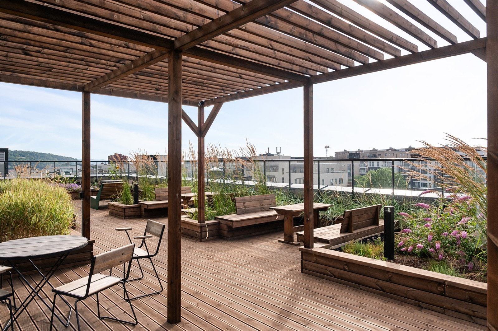 Flotte fellesarealer med hyggelige sittegrupper Galleribilde