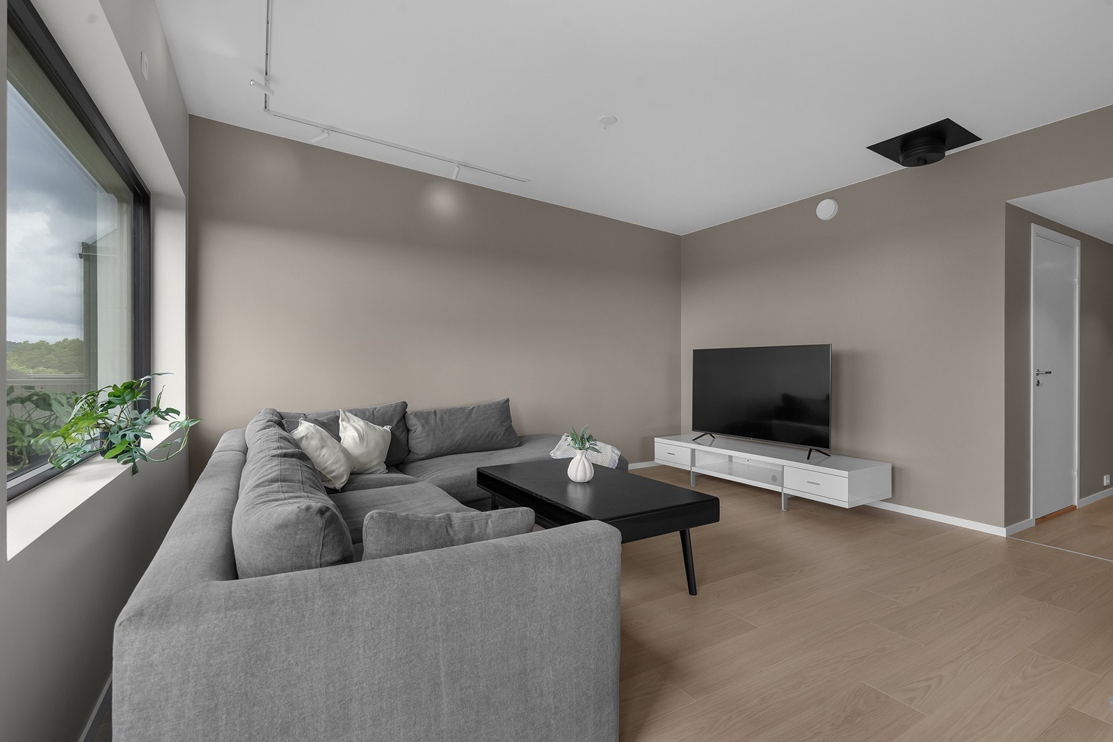 Nedløp til vedovn ligger klartgjort. Galleribilde