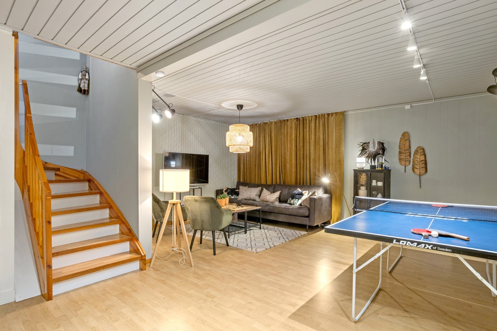 God trapp ned til kjeller Galleribilde