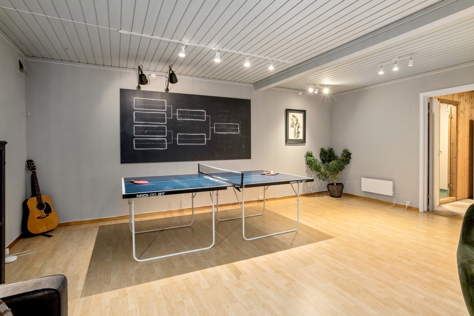 Innredet stort kjellerrom / aktivitetsrom Galleribilde