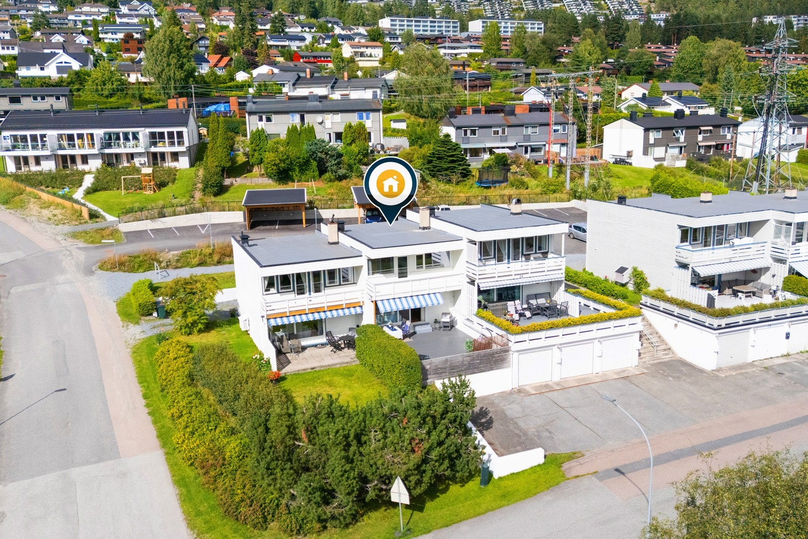 Funkisbolig over tre plan med garasje Galleribilde