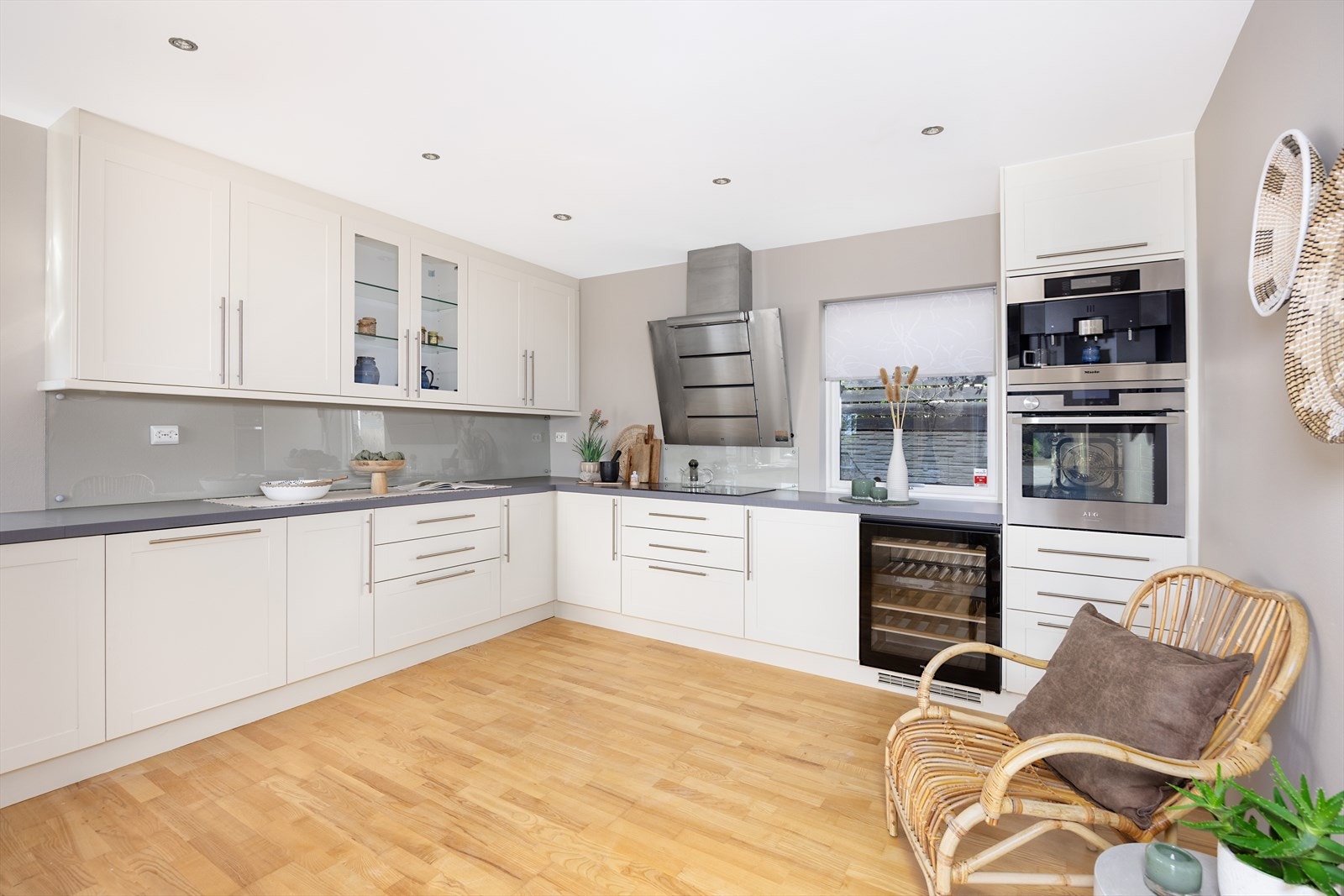 Stort kjøkken - Ideellt for den matglade - selger er selv baker og er spesielt opptatt av hvordan kjøkkenet skal fungere Galleribilde