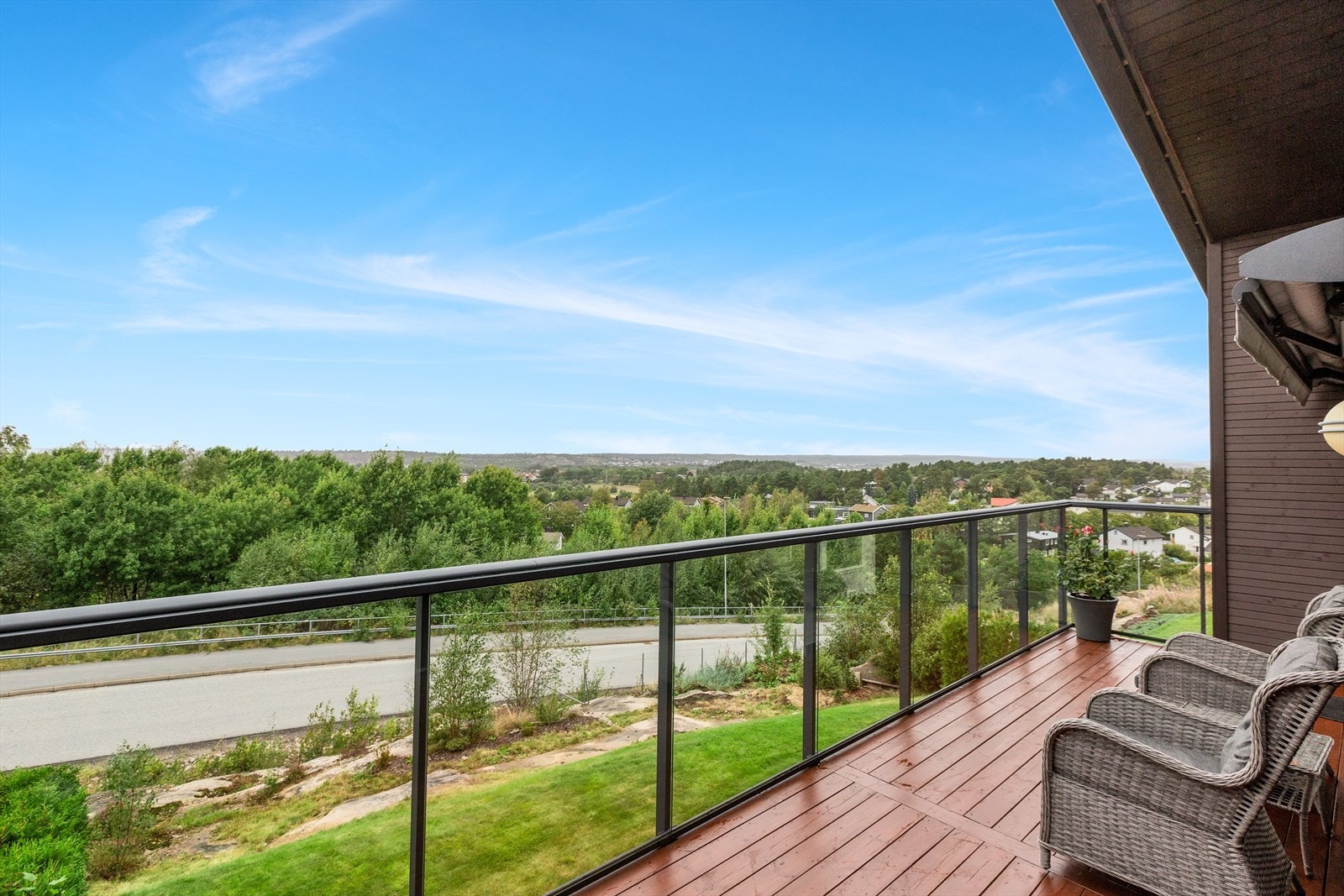 Fra terrassen i hovedetasjen. Galleribilde