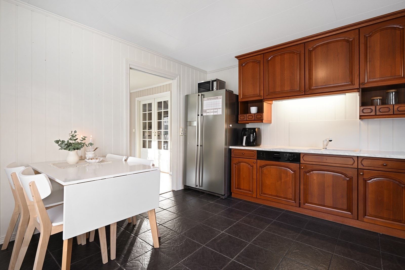 Heltre innredning med int. hvitevarer Galleribilde