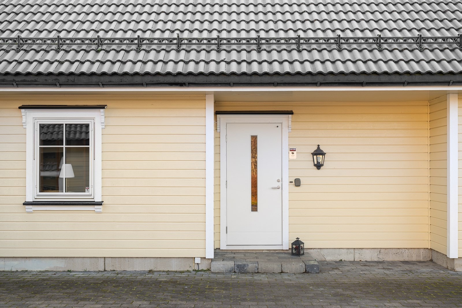 Fasade fra inngang Galleribilde