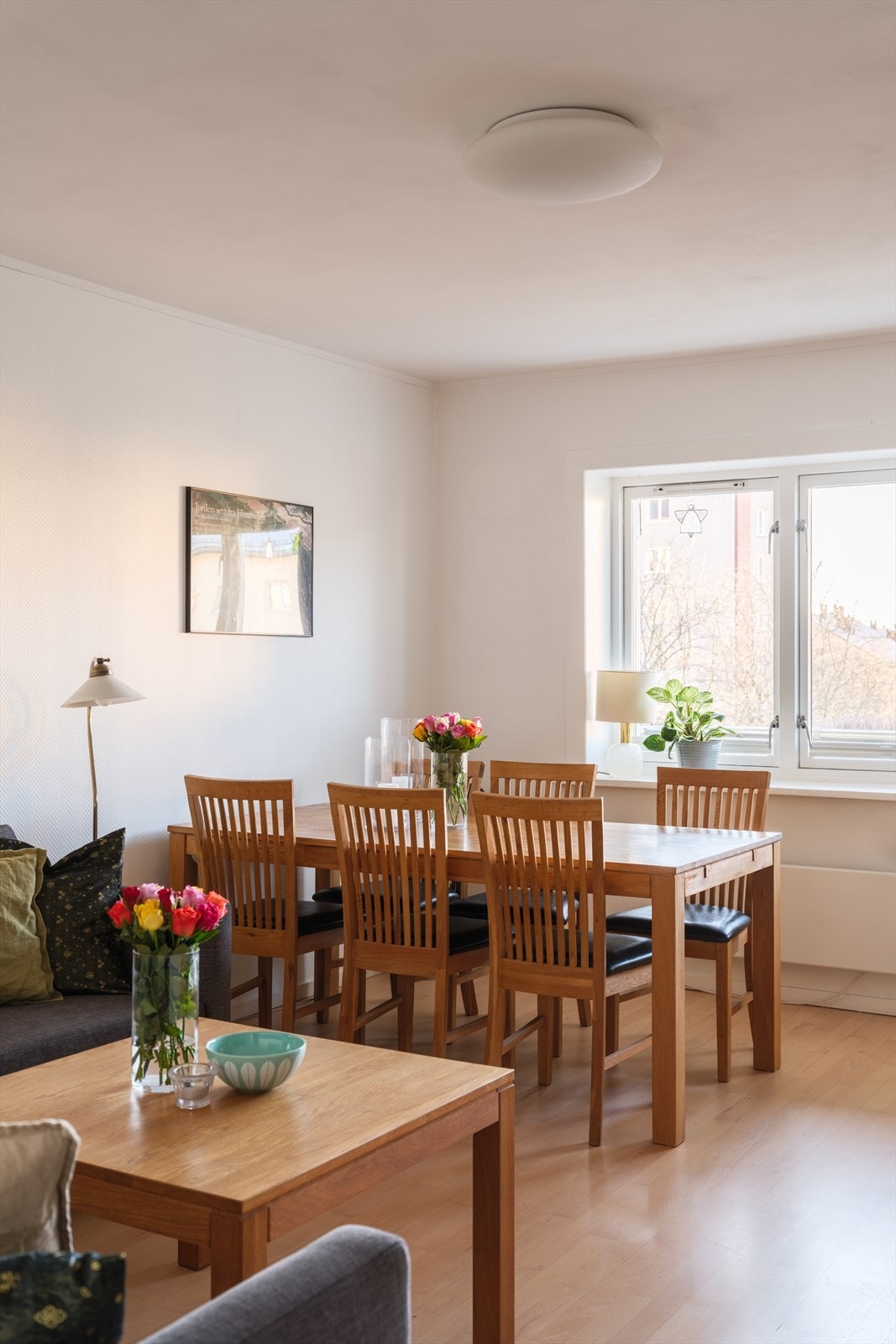 Plass til stort spisebord - inviter til hyggelige middager. Galleribilde