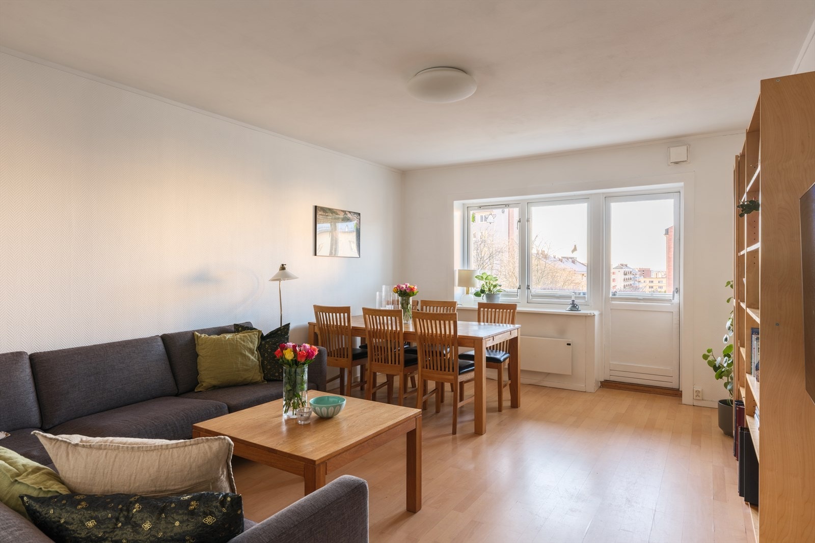 En lys og luftig 3(4)-roms med stor, solrik balkong og fritt utsyn. Galleribilde