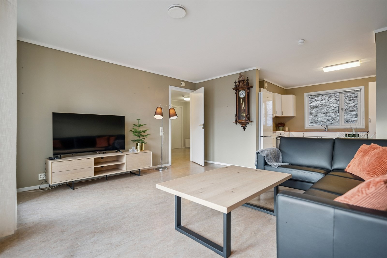 Lys og åpen stue Galleribilde