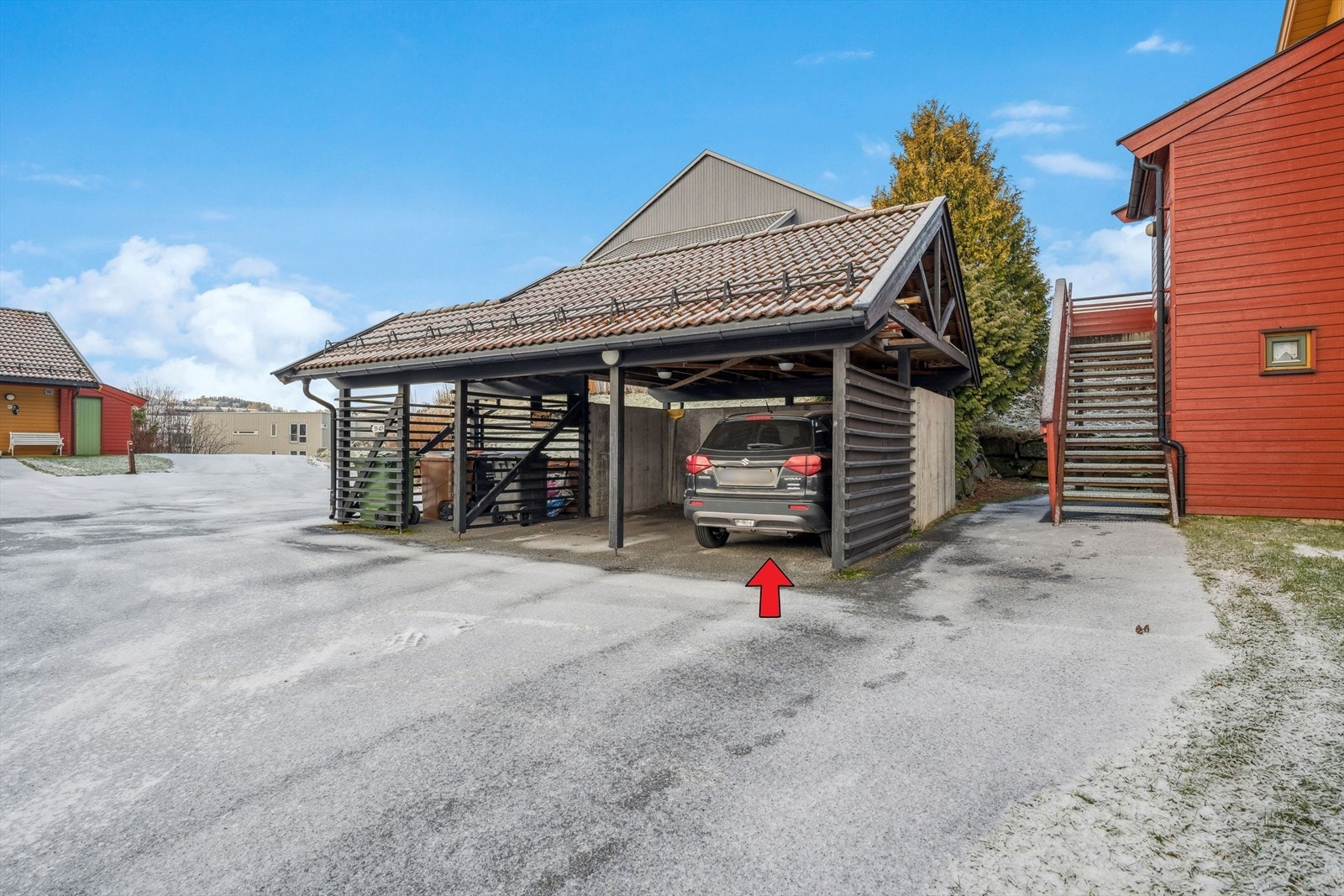 Til leiligheten tilhører carport. Galleribilde