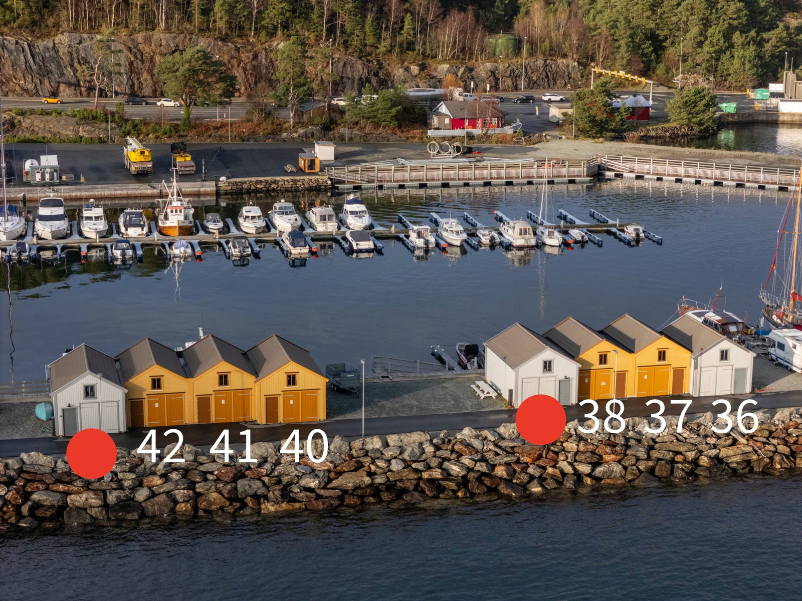 Oversikt over naust for sal: Naust 36, 37, 38, 40, 41 og 42 Galleribilde