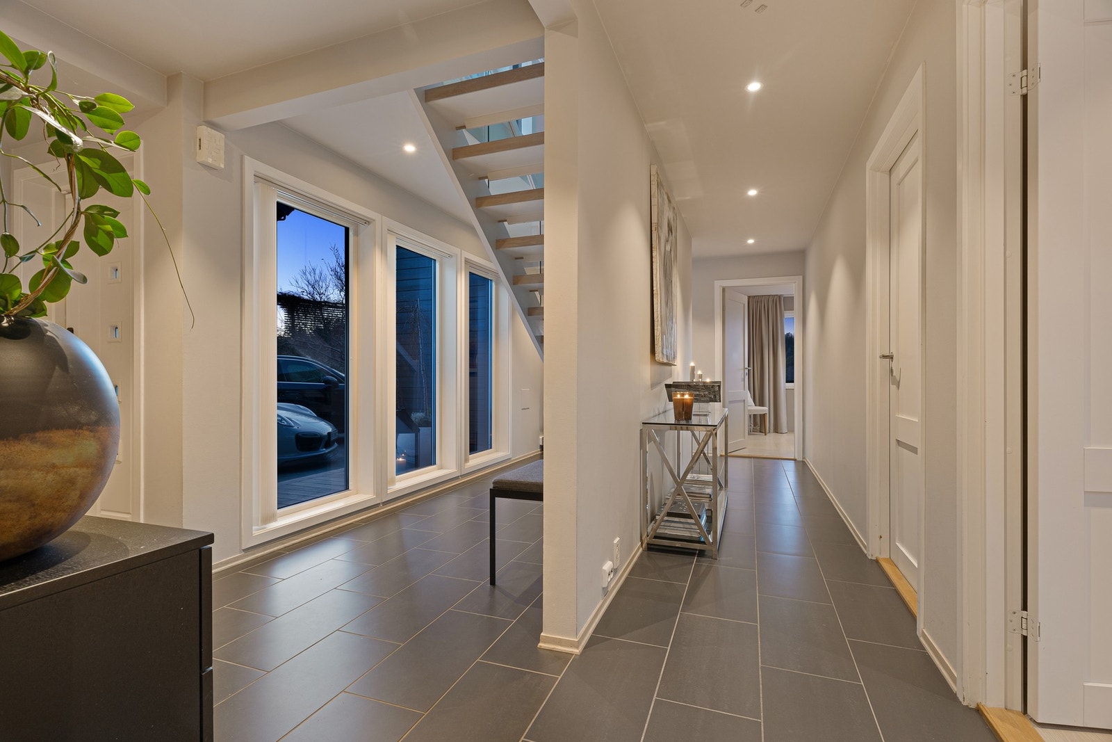 Gang og hall/trapperom i 1. etasje Galleribilde