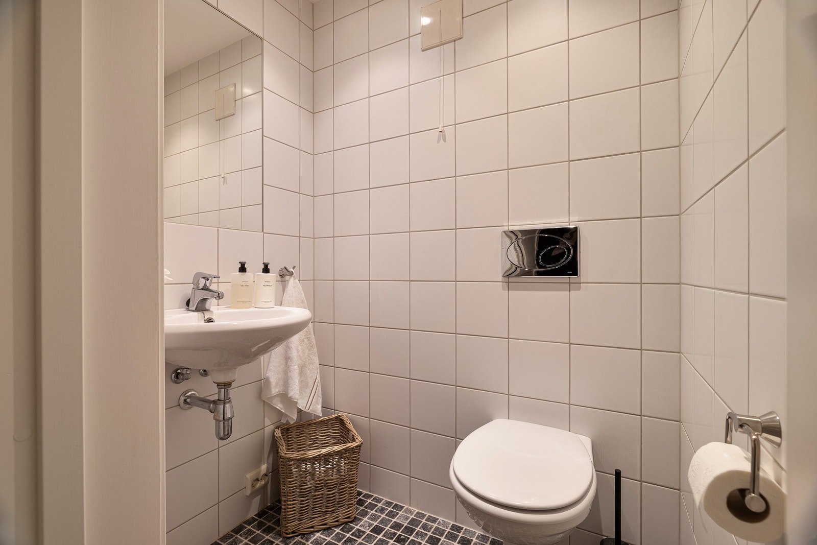 Et separat toalettrom er tilknyttet trapperom i 2. etasje Galleribilde