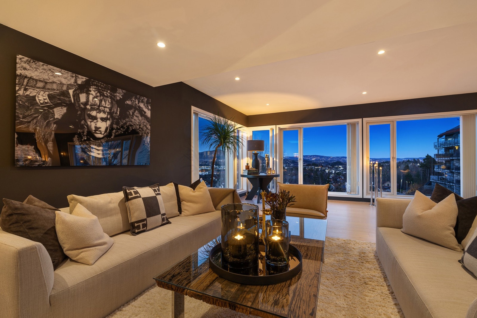 Det er montert løsninger for solskjerming i boligen Galleribilde