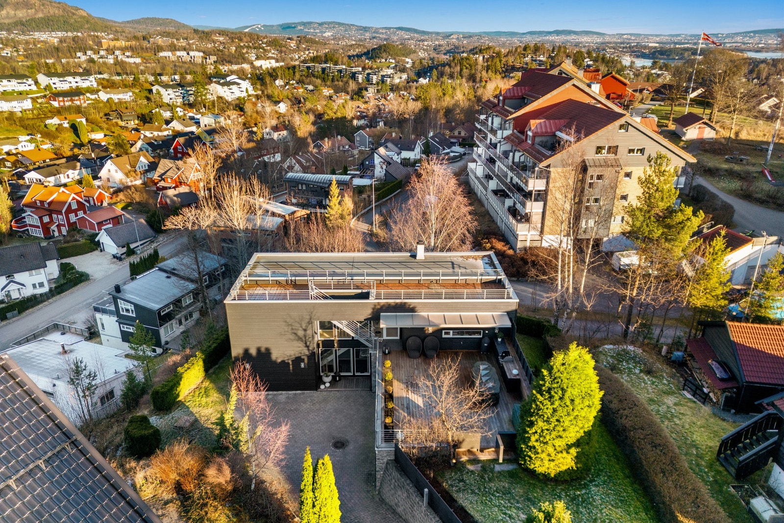 Eiendommen inngår i et veletablert villastrøk øverst på Billingstad Galleribilde