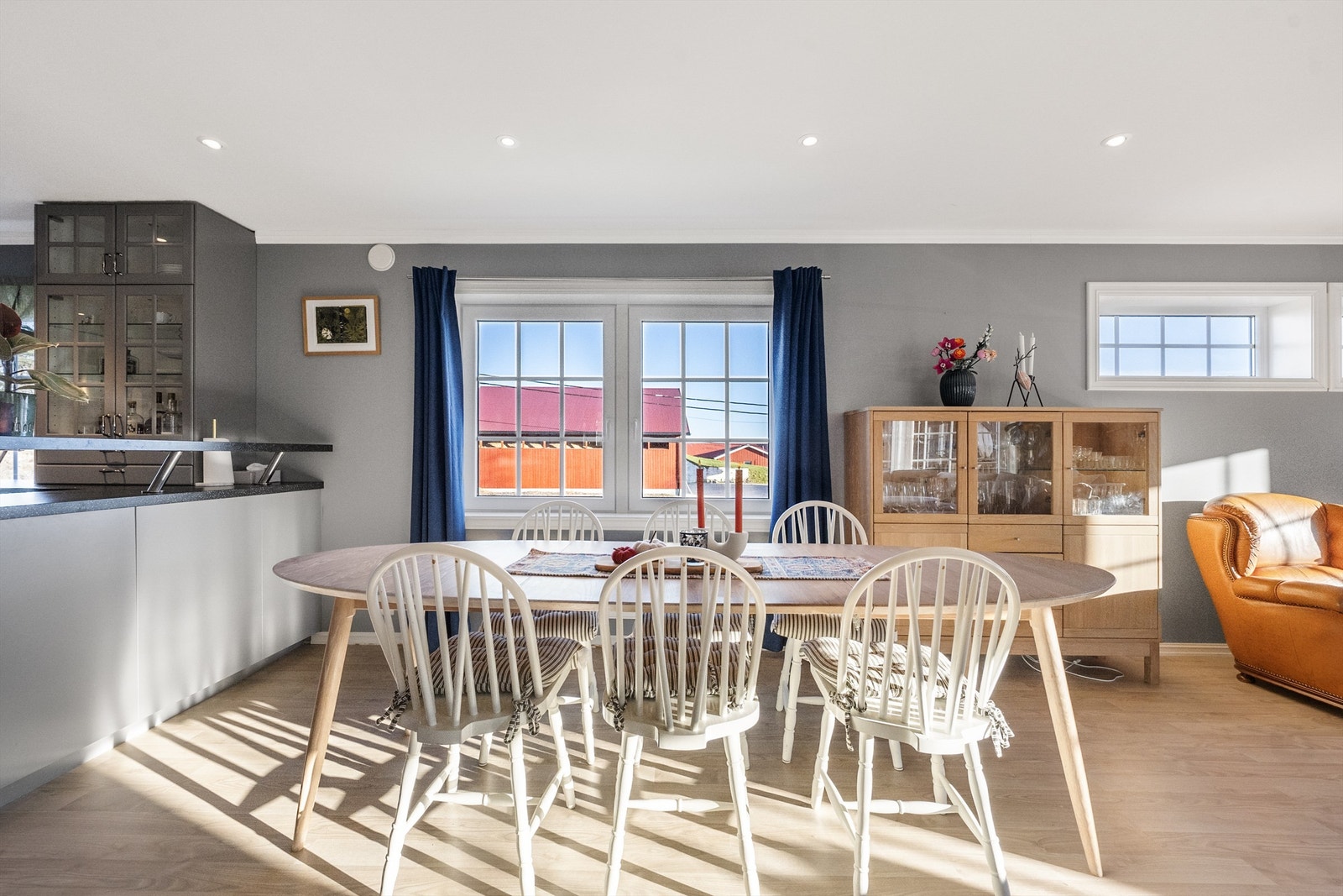 Her er det god plass til et langbord for hyggelige sammenkomster. Galleribilde