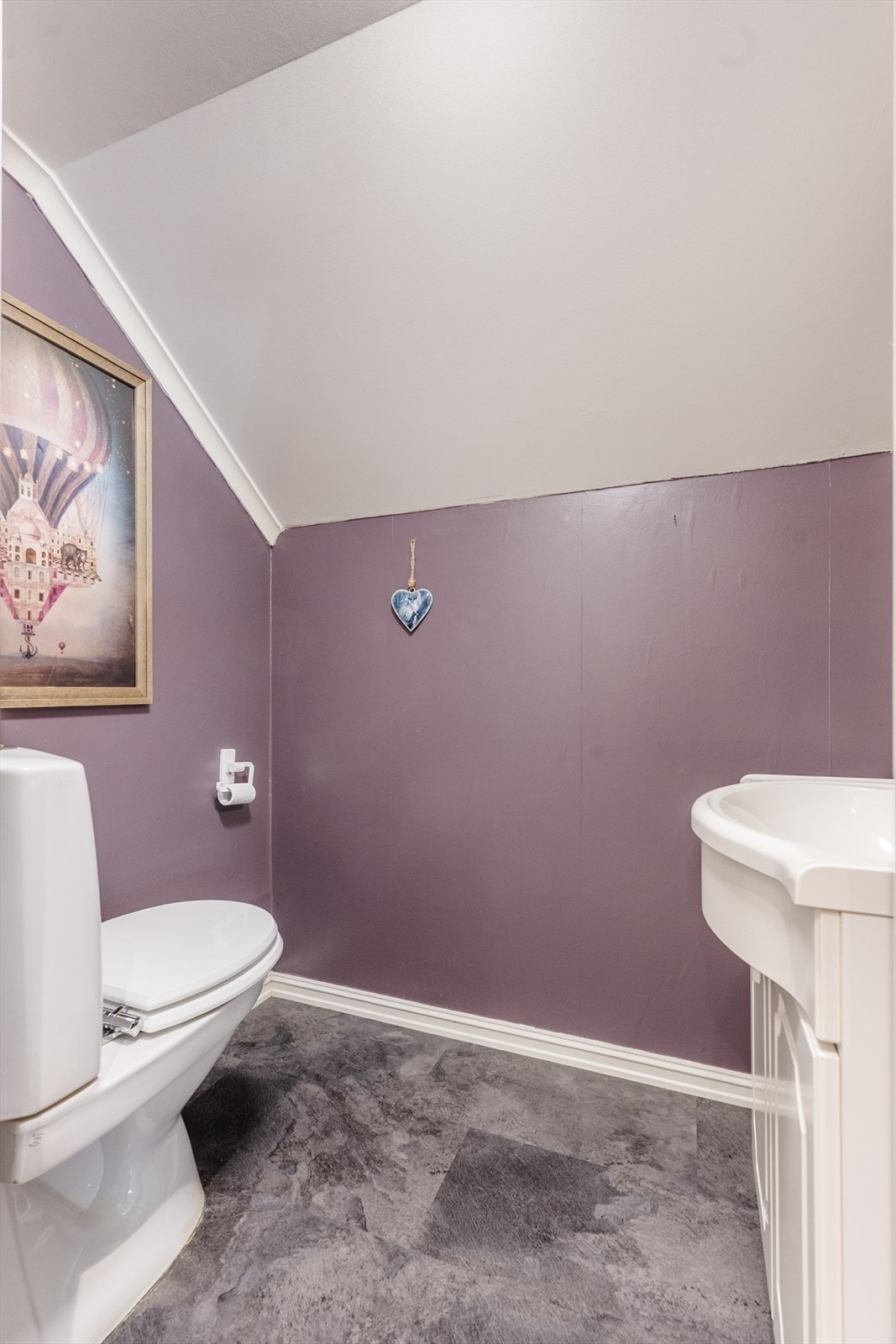 Loftsetasjen har også et praktisk toalettrom. Galleribilde