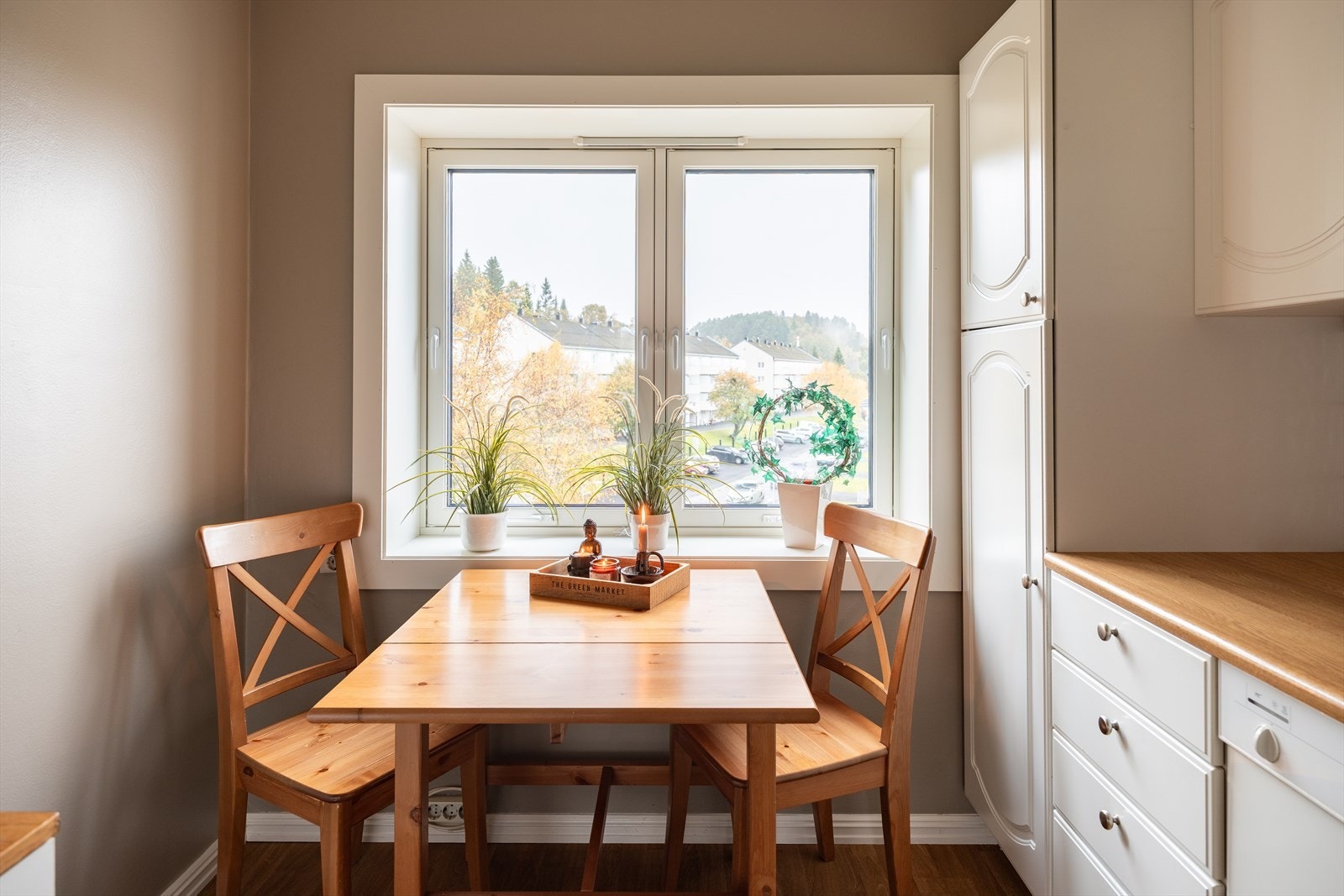 Det er også etablert en sjarmerende spiseseksjon ved kjøkkenet. Galleribilde