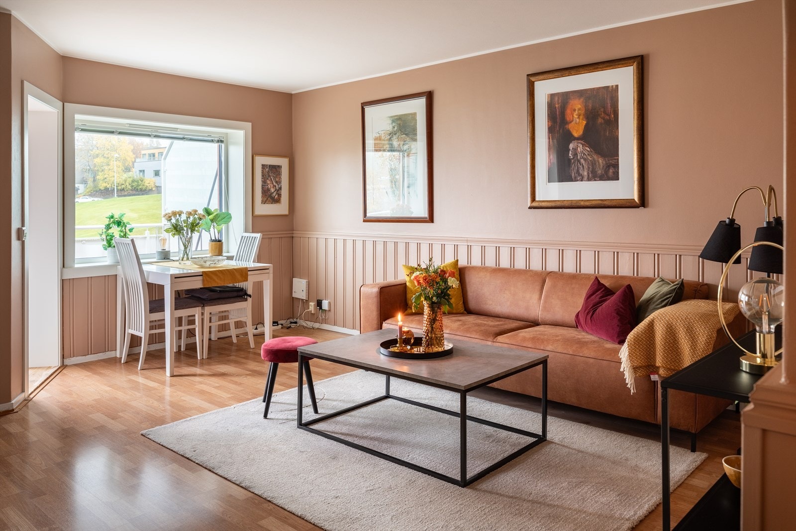 Velkommen til Odenseveien 9! En sjarmerende 2-roms toppleilighet med attraktiv beliggenhet. Galleribilde