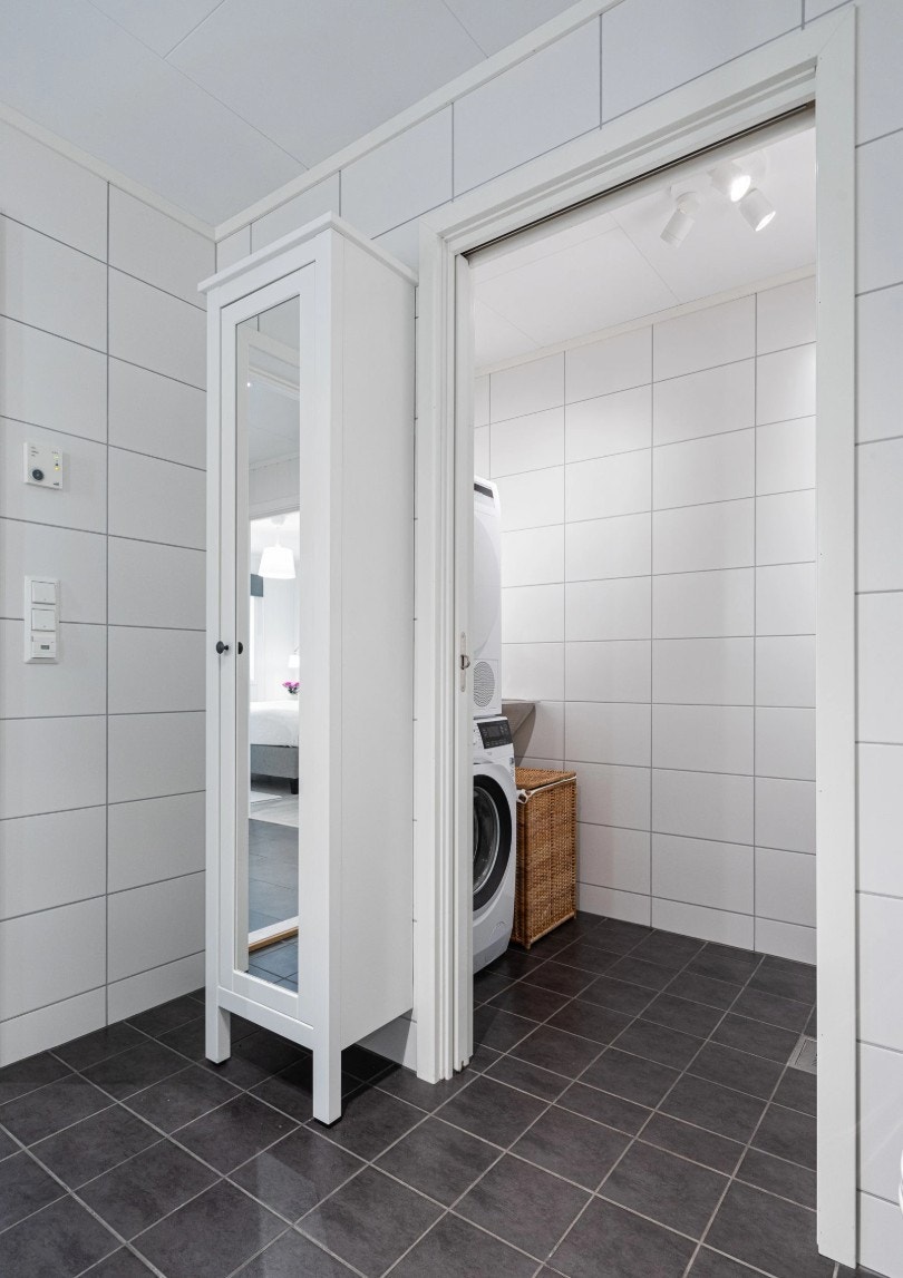 I tilknytning badet er det eget vaskerom Galleribilde