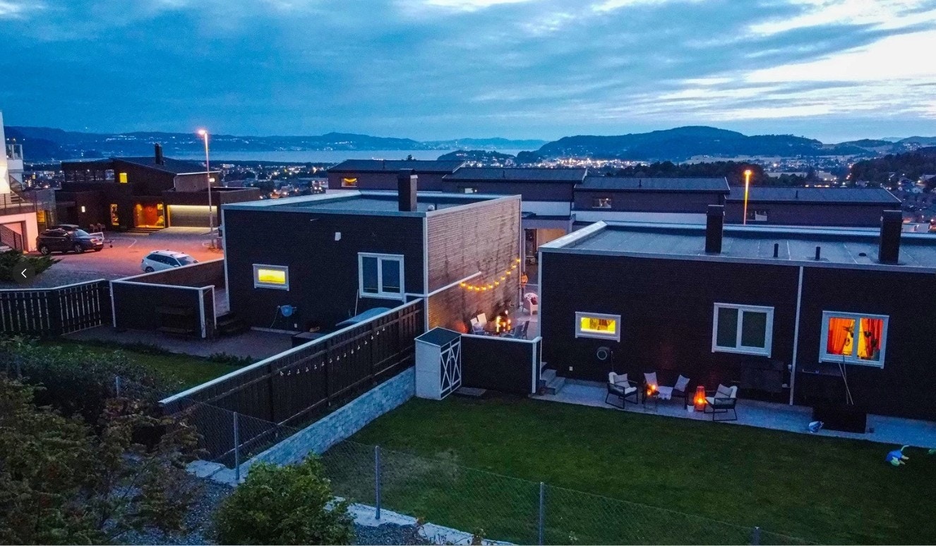 En moderne og innholdsrik funkisbolig fra 2018 med attraktiv beliggenhet i populære Husbyåsen Galleribilde