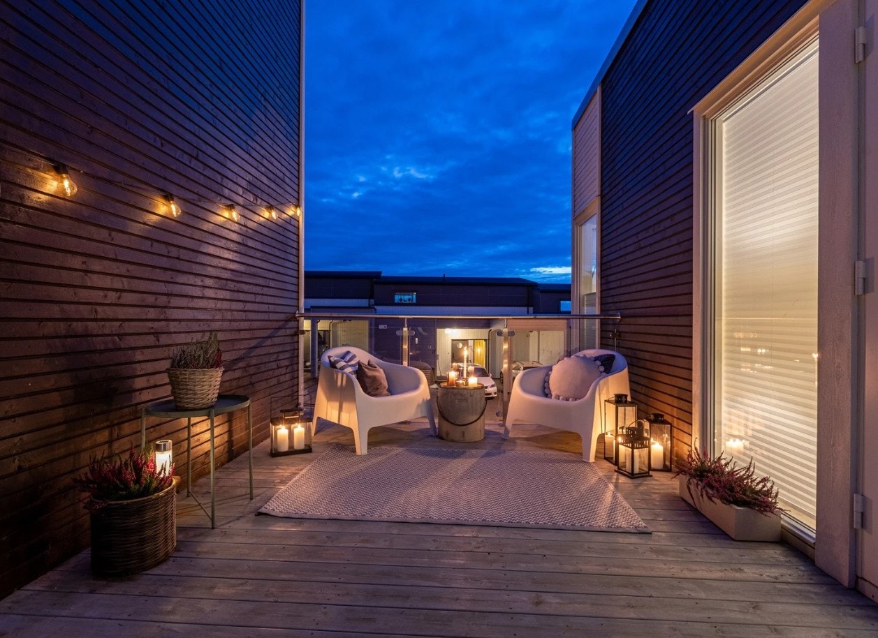 Terrassen kan fint innredes med flere sittegrupper Galleribilde