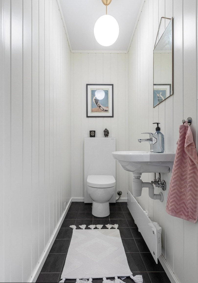 Det er også ekstra WC i underetasjen som er meget praktisk i en hektisk hverdag Galleribilde