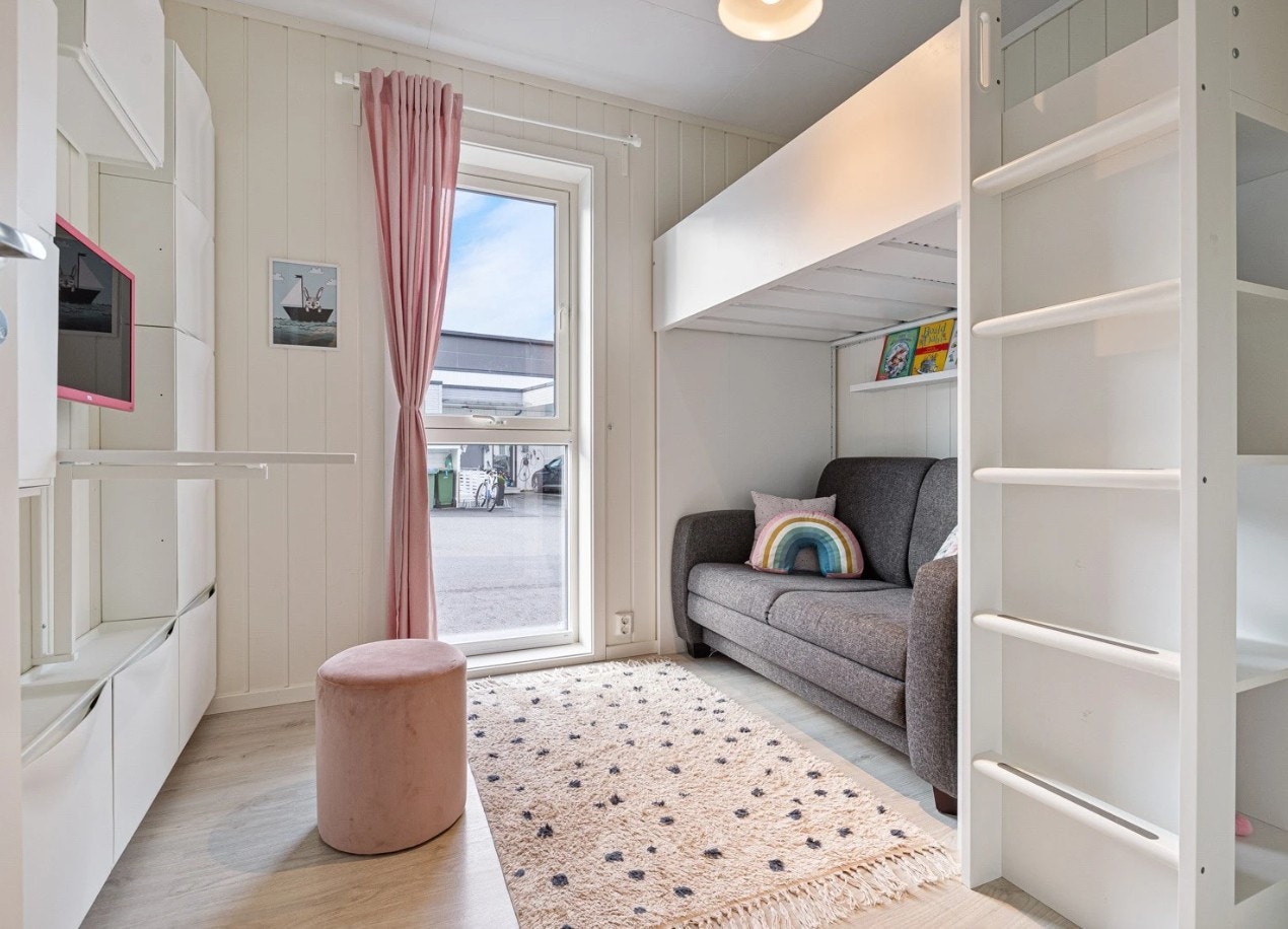 Det minste soverommet egner seg ypperlig som barnerom eller kontor Galleribilde