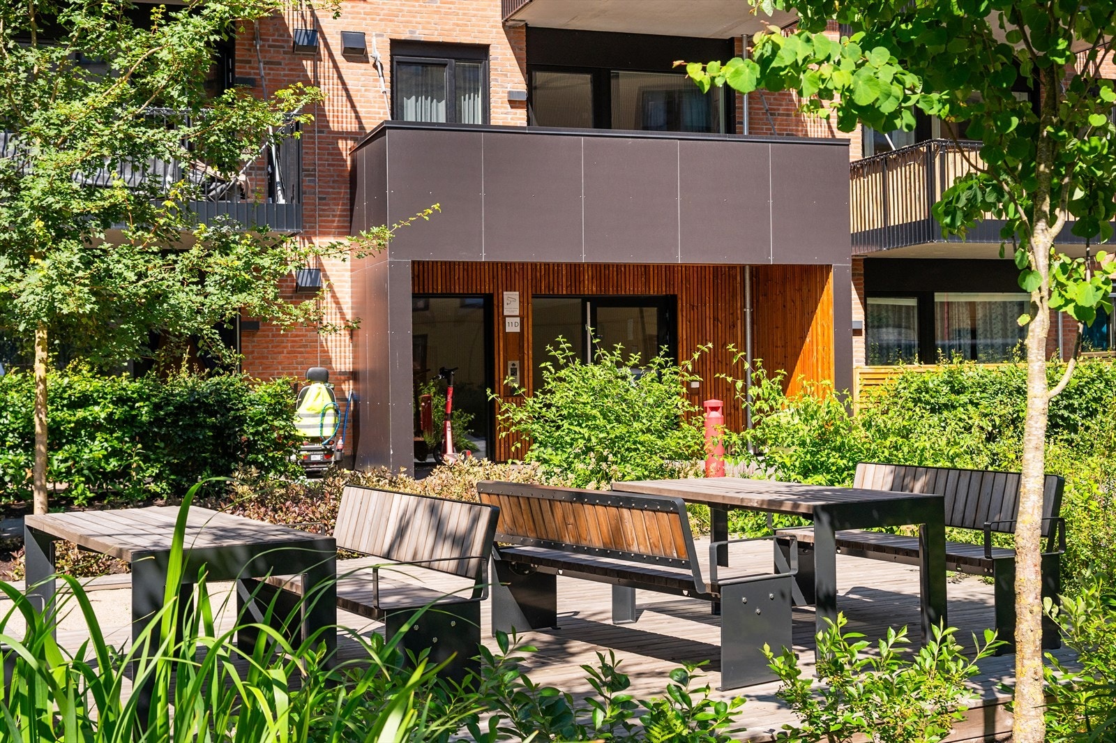 Det finnes også flere sittegrupper omkranset og flott beplantning. Galleribilde