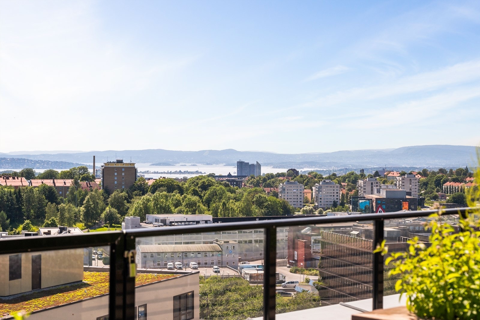Utsikt fra felles takterrasse. Galleribilde