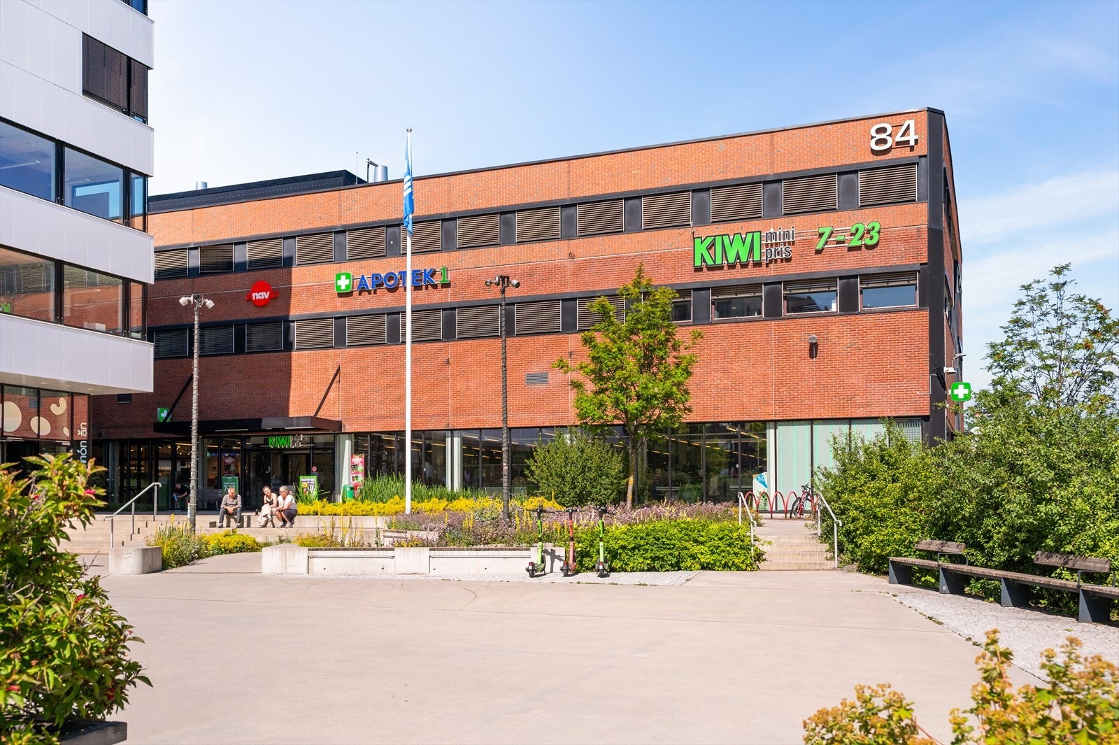 Det er også kort vei til butikker, apotek m.m. Galleribilde