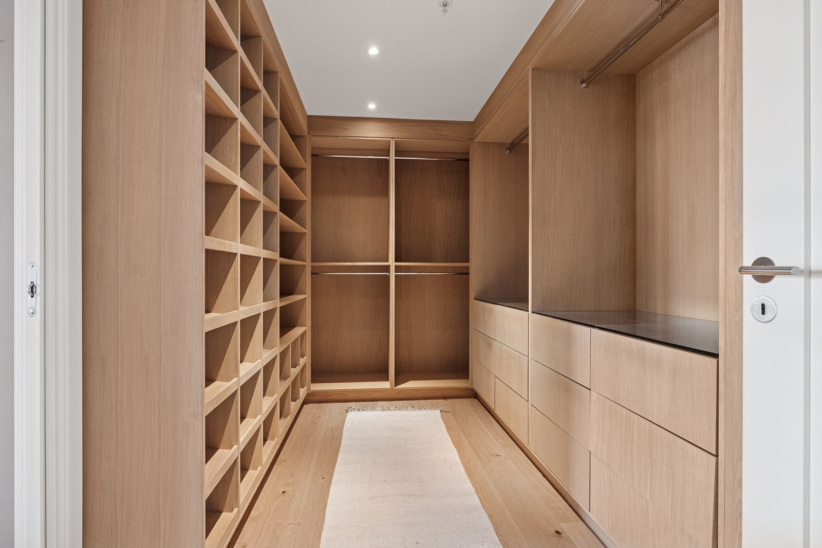 Soverom III er i dag innredet som Walk-in closet. Galleribilde