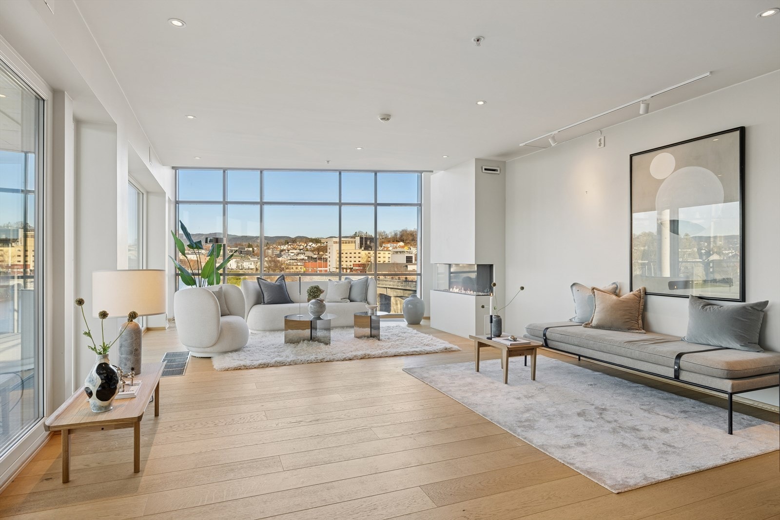 Stuen er av god størrelse og har flere soner Galleribilde