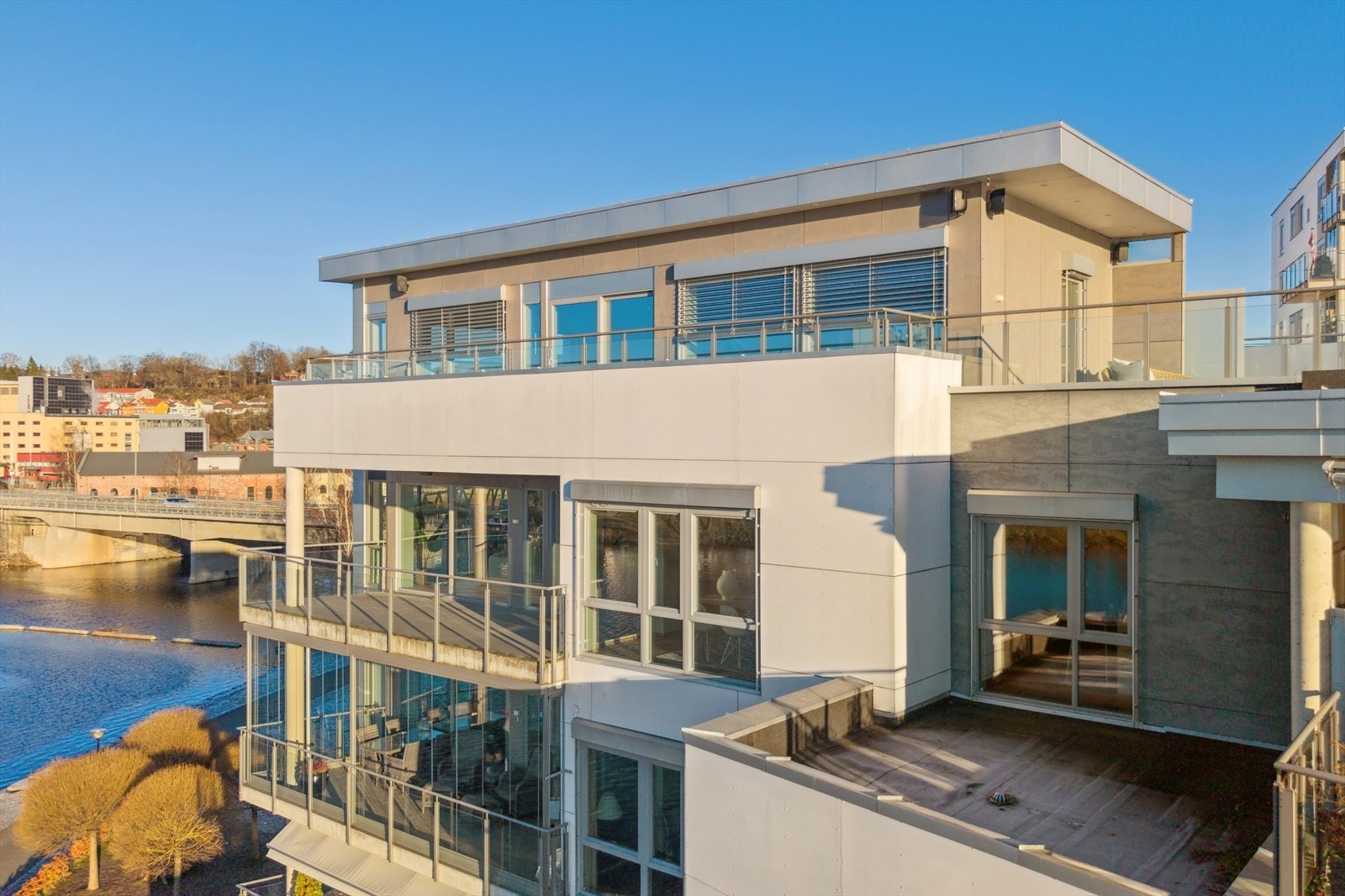 Denne perlen av en leilighet går over 2 plan og har eksklusive løsninger! Galleribilde