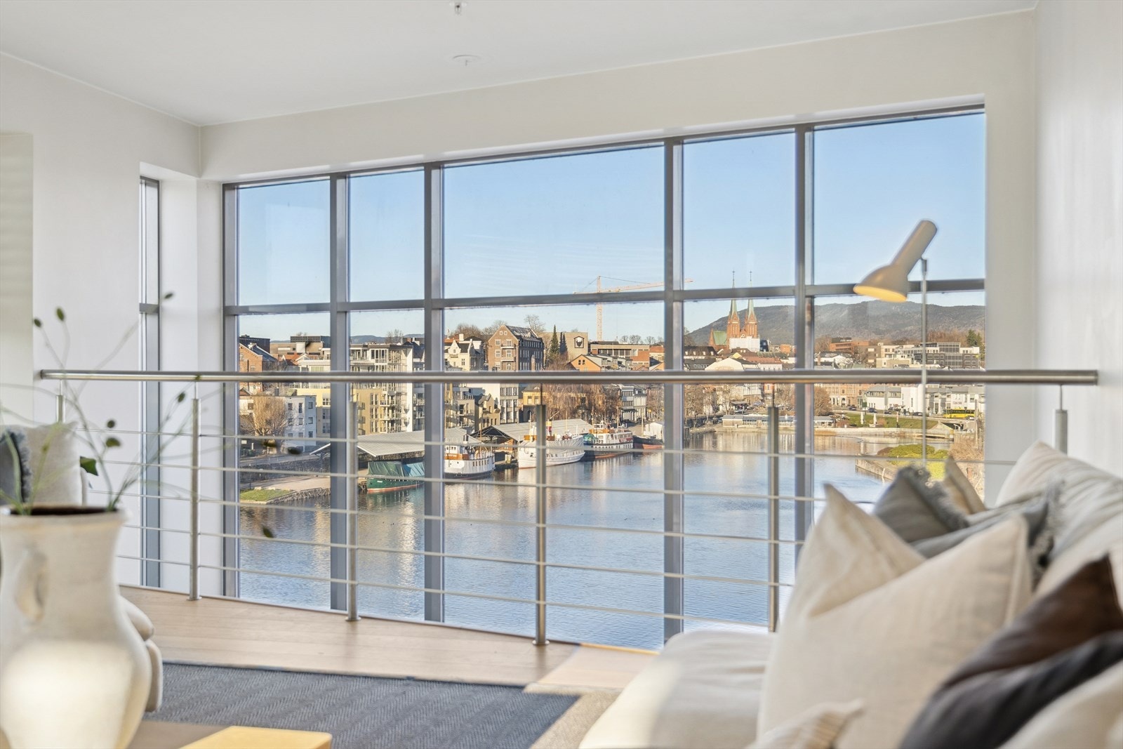 Fantastisk utsikt ut mot Skien Galleribilde