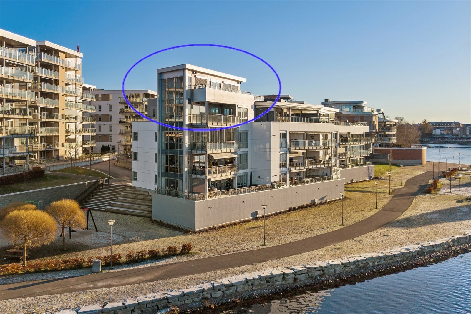 Skiens råeste leilighet? DNB Eiendom v/Torgeir Halsen ønsker deg velkommen til Klosterhagen 45! Galleribilde