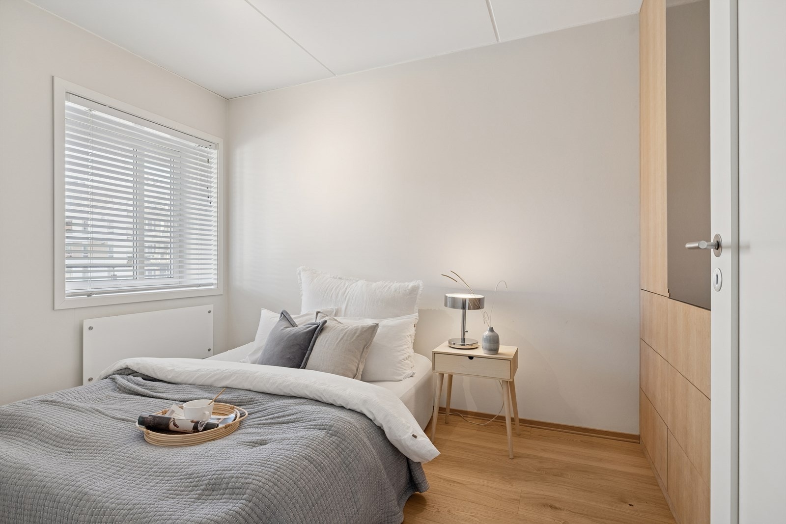 Soverom II med garderobeløsning. Galleribilde