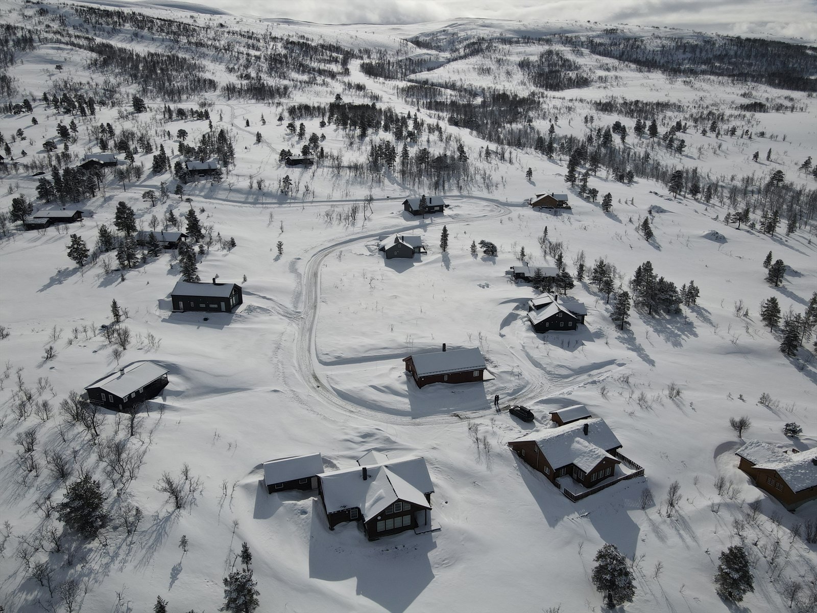 Fra tomten er det ca. 30 minutter å kjøre til Eidfjord sentrum. Galleribilde
