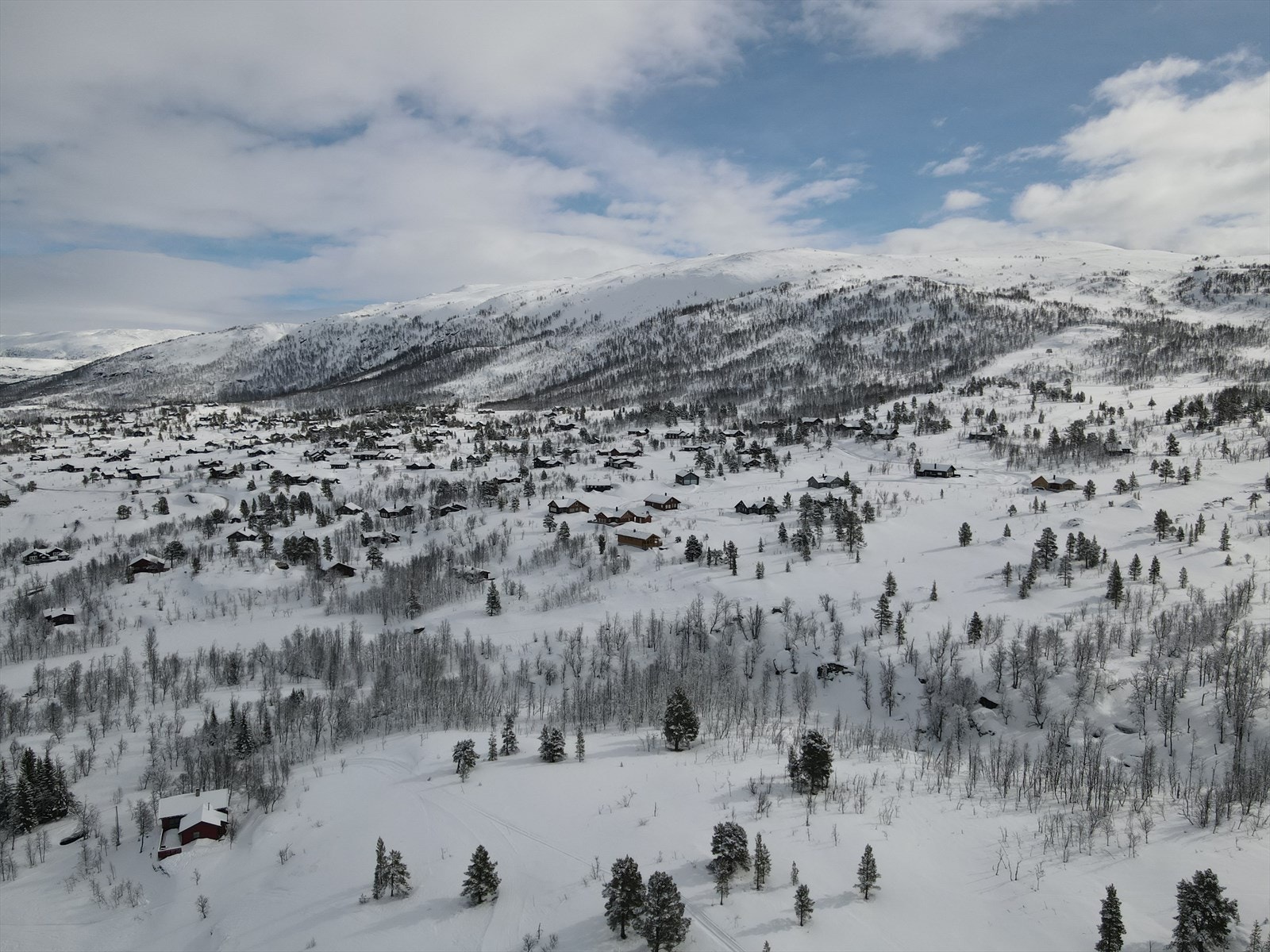 Toppturer med randonéski er også populært om vinteren. Galleribilde