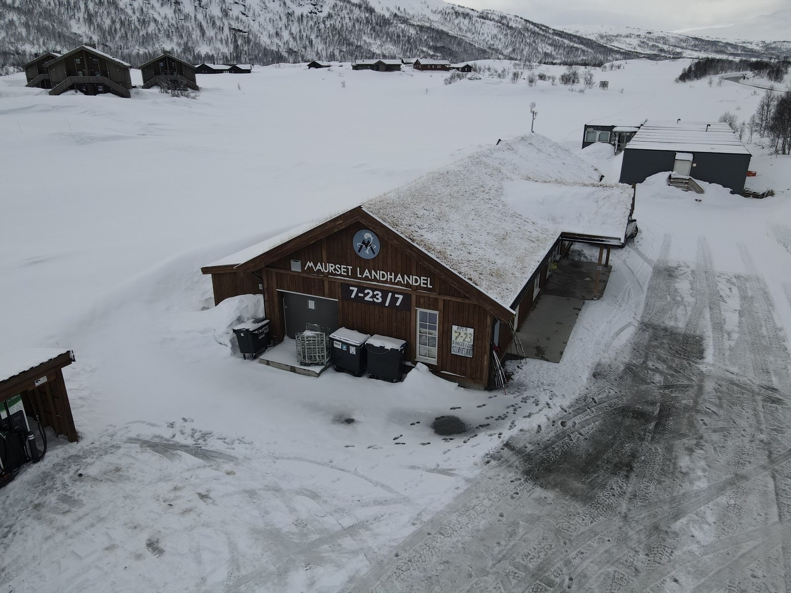 Maurset Landhandleri ligger bare en kort kjøretur unna. Galleribilde