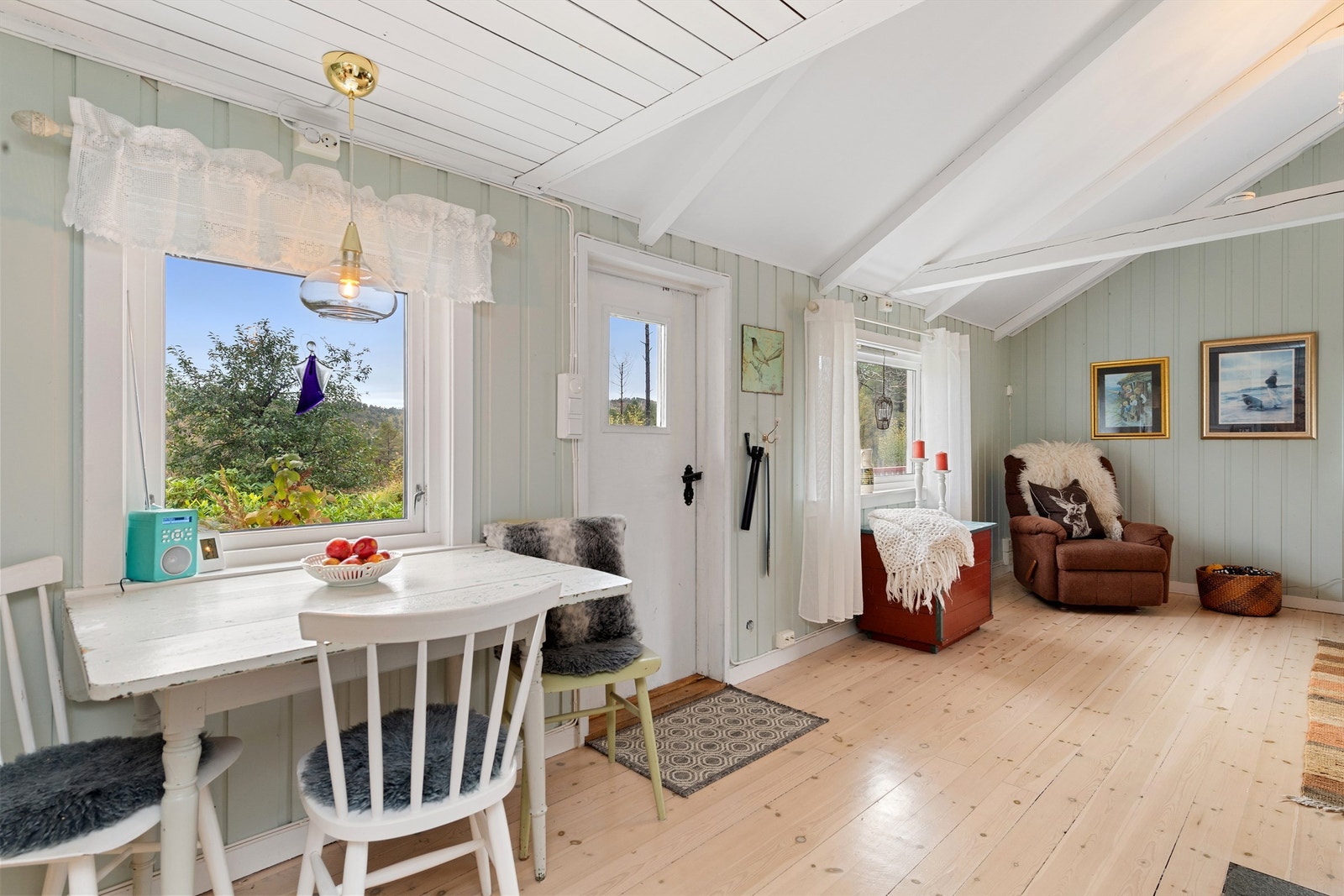 Utgang til terrasse fra stue/kjøkken Galleribilde