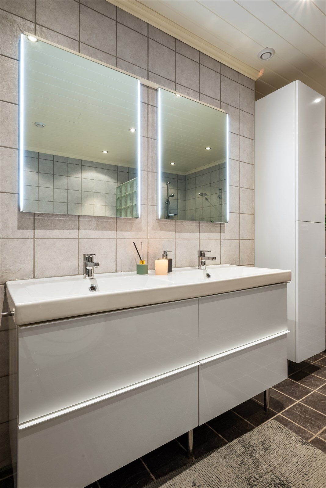 Badet er romslig, og har et areal på ca. 10,5 kvm. Galleribilde