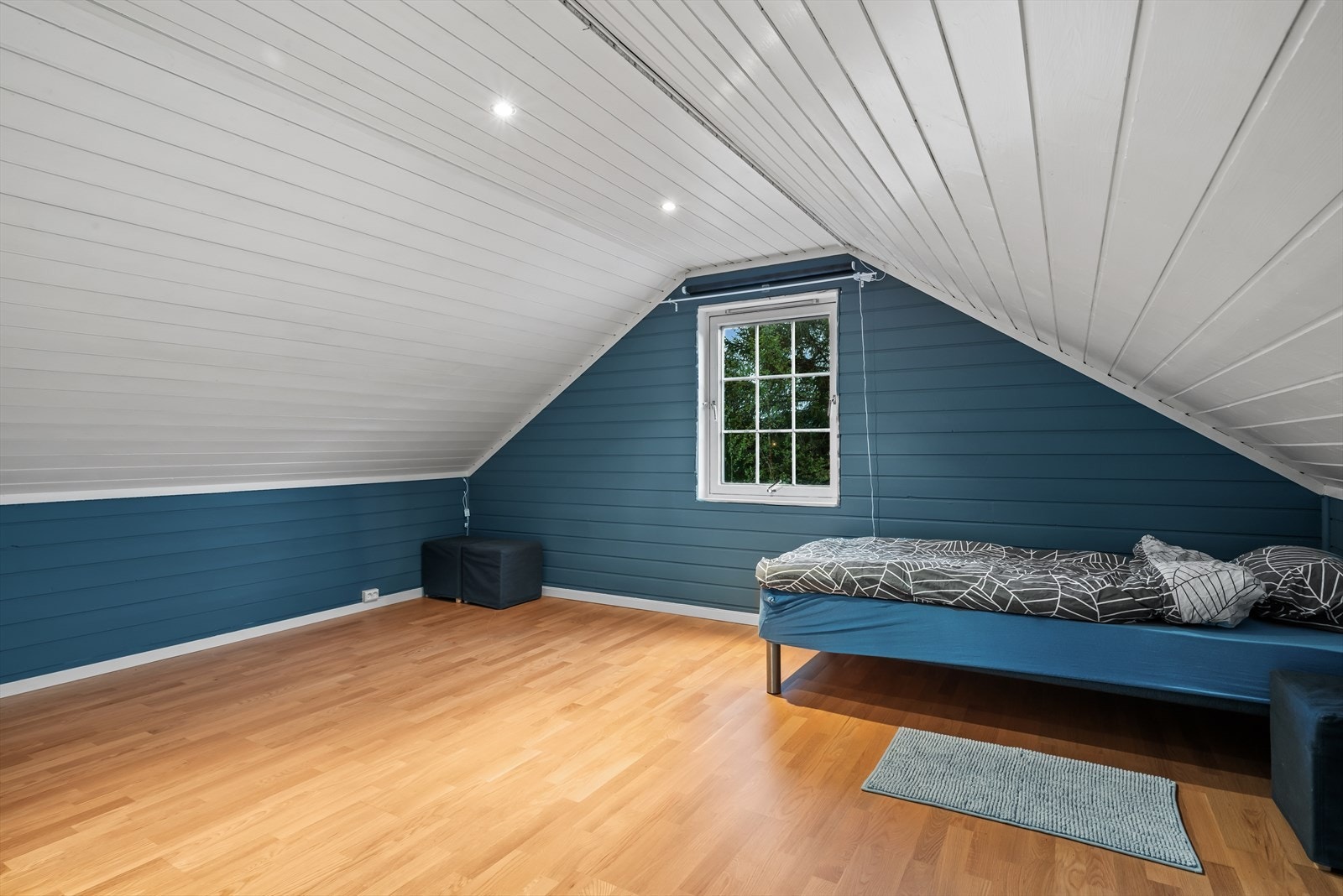 Soverommene i 2. etasje er på hhv. 11 og 11,5 kvm. Galleribilde