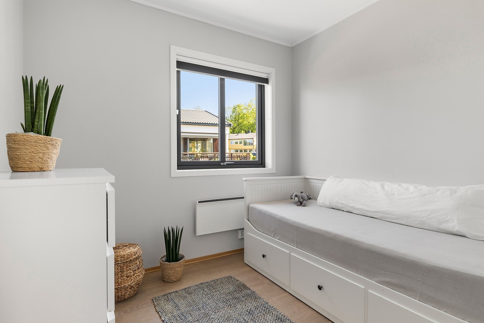 Soverom nr 2 er noe mindre med plass til seng og oppbevaring. Galleribilde