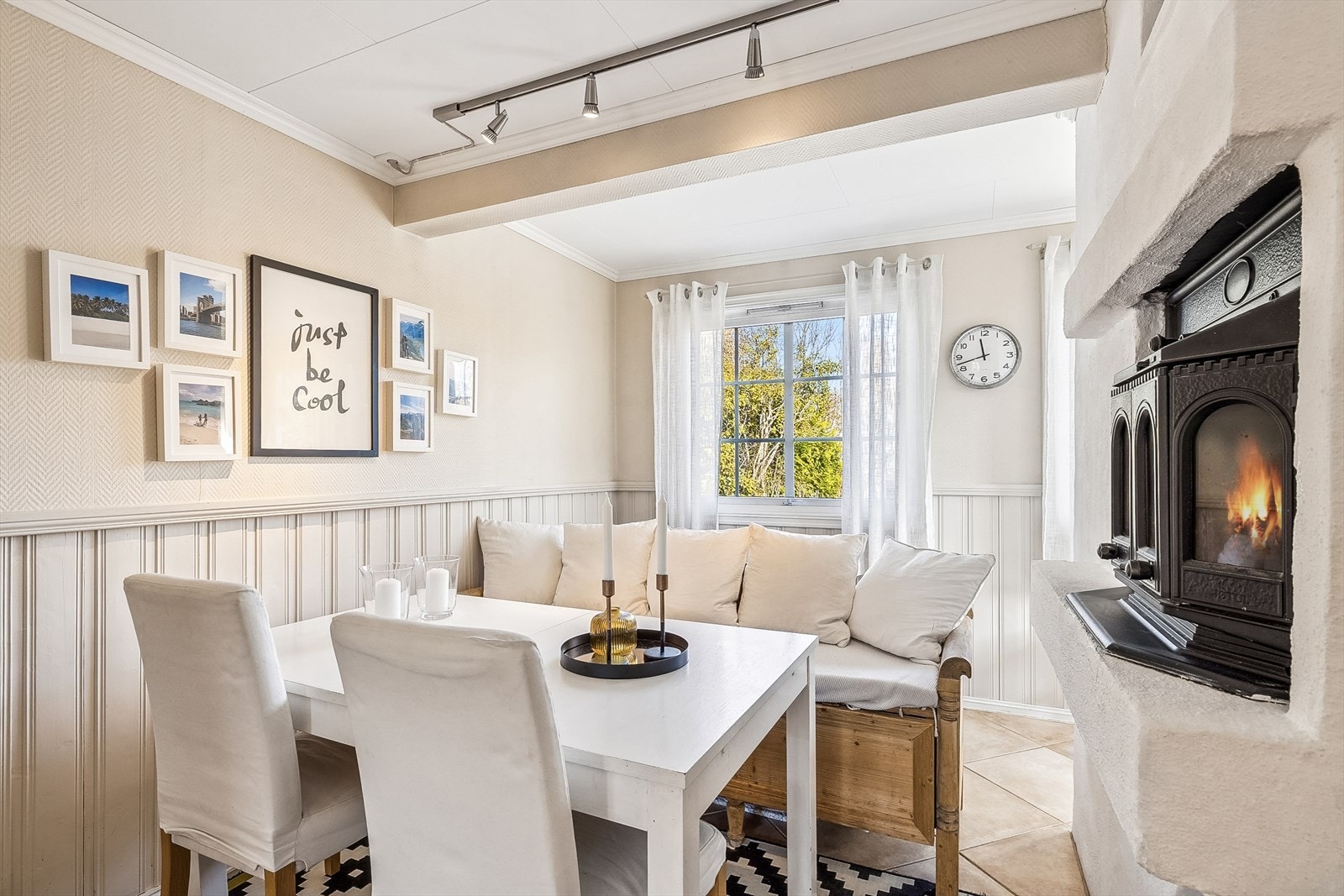 Spiseplass på kjøkkenet. Galleribilde