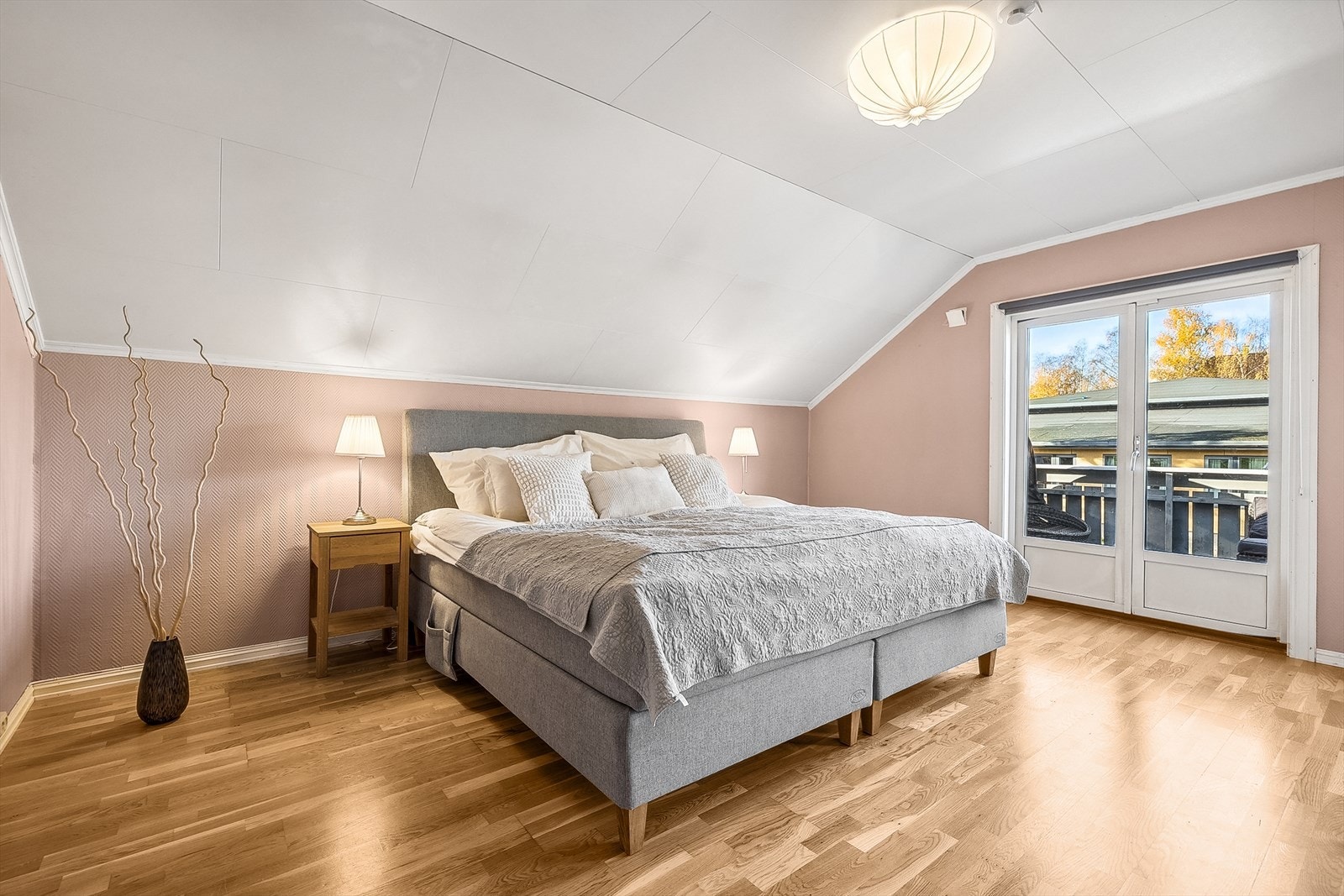 Utgang til balkong fra hovedsoverom. Galleribilde