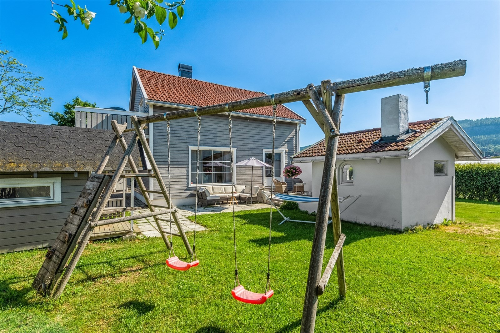 God boltreplass for barna i hagen. Galleribilde