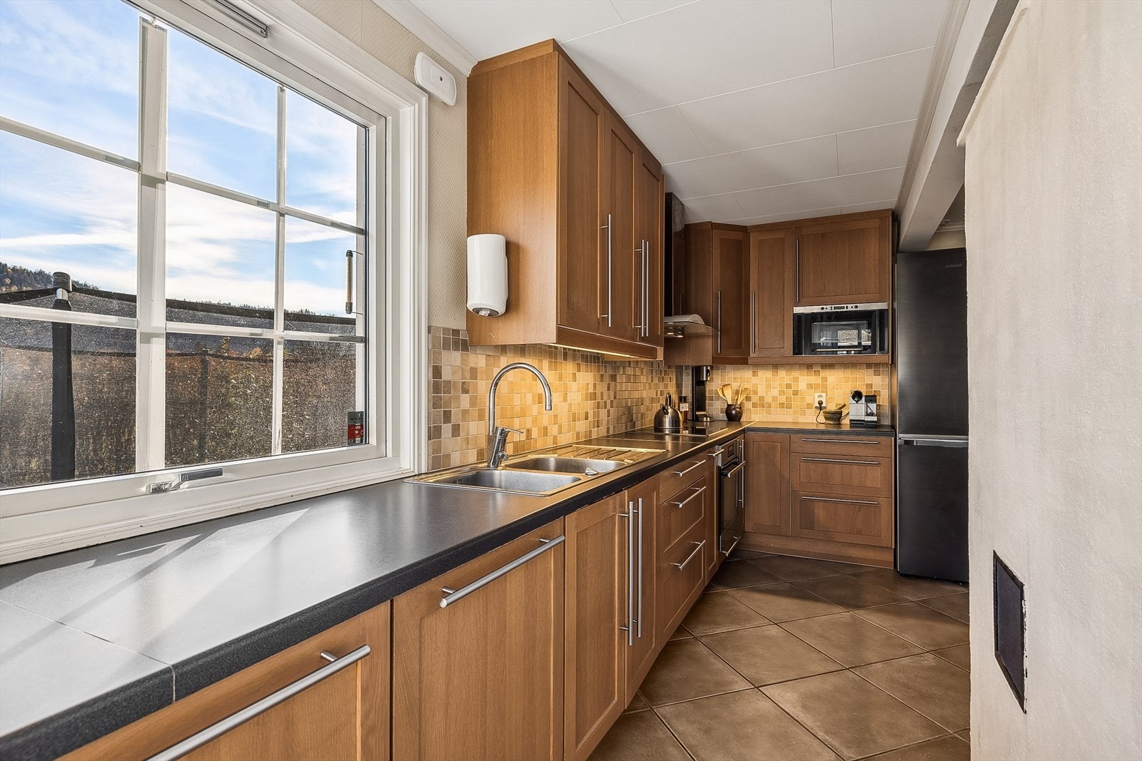 Godt med skap- og benkeplass. Galleribilde