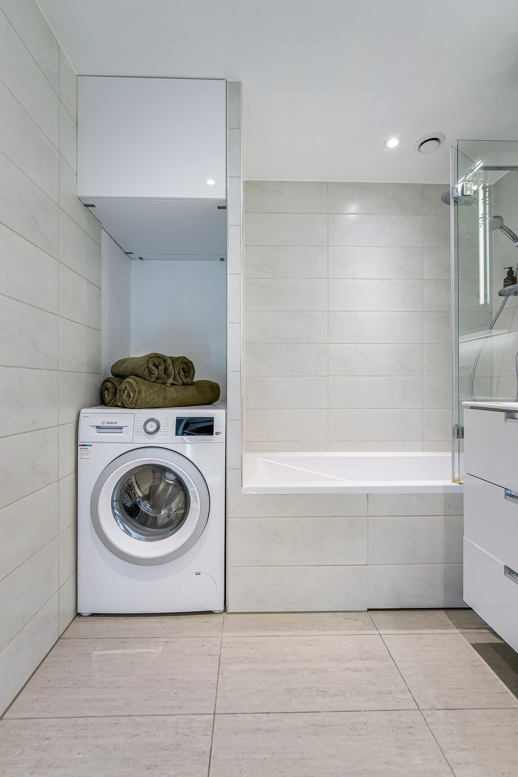 Rommet har mekanisk avtrekk tilkoblet balansert ventilasjon og tilluft ved dør. Galleribilde