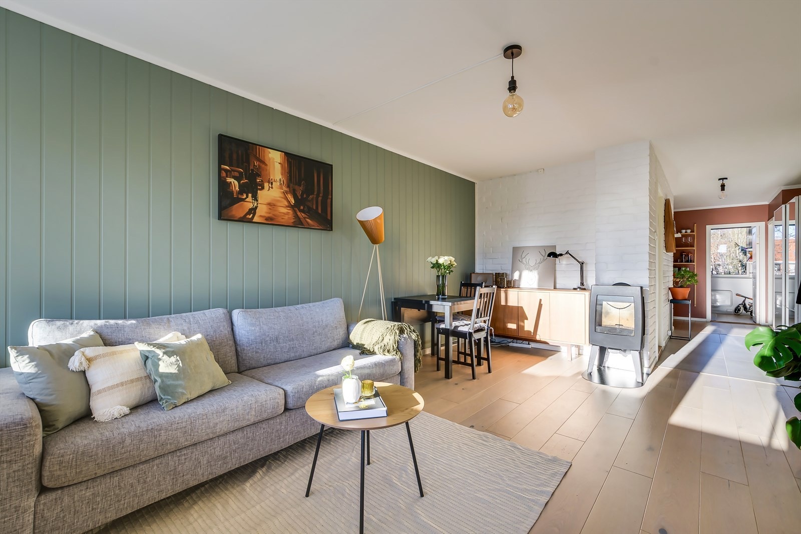 Boligen byr på en gjennomgående og romslig planløsning med gode innredningsmuligheter. Galleribilde